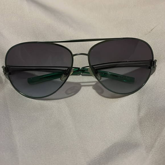 Jennifer Lopez Green and Black Aviator Sunglasses with Gradient Lenses main image 13
